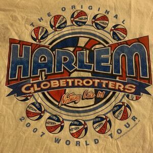 HARLEM GLOBETROTTERS, Autographed T shirt, 2007 world tour, Medium